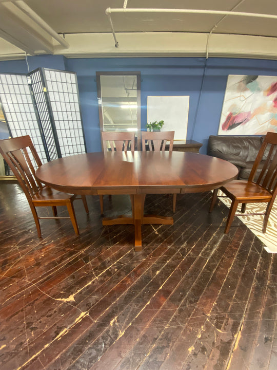 Traditional Dining Table w/ Chairs