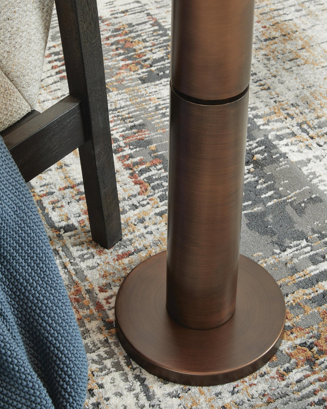 Wendfield Floor Lamp by Ashley Furniture - view 4