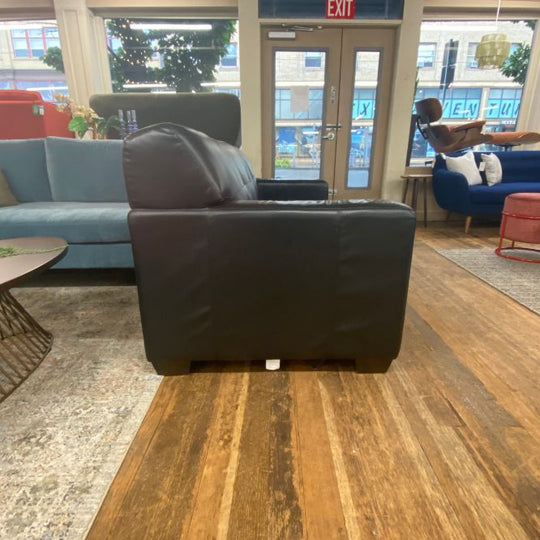 Contemporary Tufted Leather Sleeper (Full)