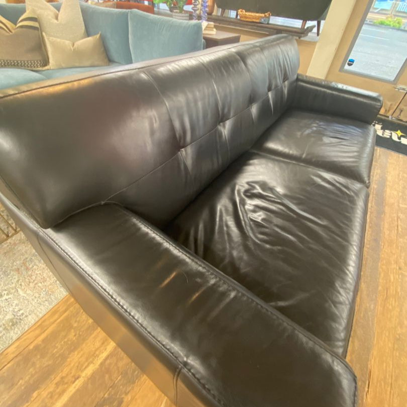 Contemporary Tufted Leather Sleeper (Full)