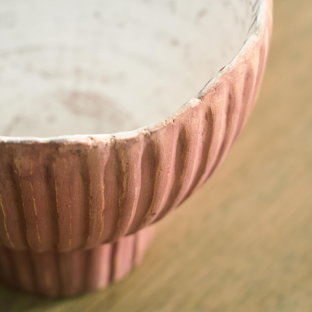 Orban Vase in Sienna/White — Ashley Furniture detail view