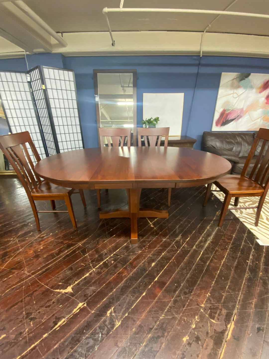 Traditional Dining Table w/ Chairs detail view 2 - Whats New Furniture - Portland, Oregon